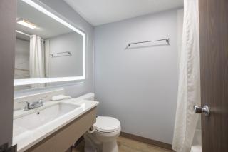 Days Inn & Suites by Wyndham Lexington - 1