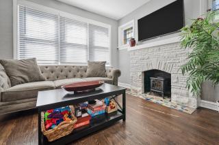 Blair's Amazing House Sleeps 10 5 Beds 2 Bath - 3