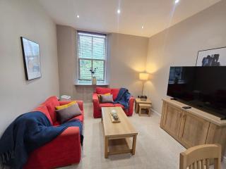 Two Bedroom Apartment With Free Parking - 6