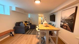 Elegant Trinity Bellwoods 1BR2BA Parkside Retreat - 4