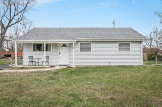 Blair's Charming 3 Bedroom House in O'Fallon - 3
