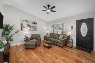 Blair's House Minutes from SSM St Claire Sleeps 8 - 9