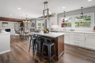 Blair's Pool House - Creve Coeur Hot Tub Game Room - 6