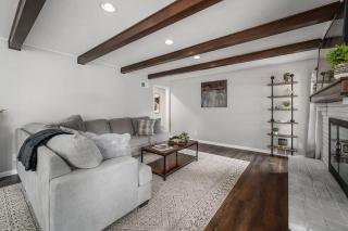 Blair's Pool House - Creve Coeur Hot Tub Game Room - 5