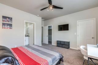 Master King Suite - Private Bathroom! - 8