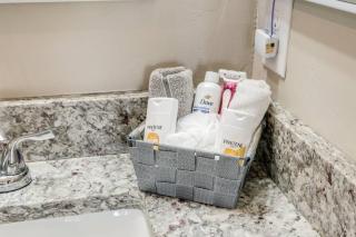 Master King Suite - Private Bathroom! - 4