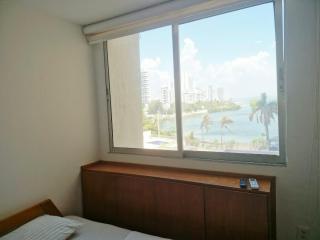 Beautiful apartment overlooking the pool and beach - 3