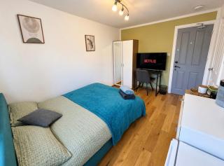 Spacious En-Suite Rooms & Off-Suite Rooms Near Hospital and Shops - Peterborough - 0