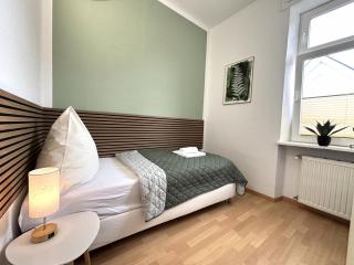 WORKERS VIEW -Worms, 7 single bed, 5 BR, parking, WLAN - 4