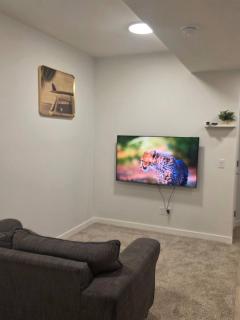 Charming 2-Bedroom House Rental in Calgary - Welcome to Homely Harbour - 0