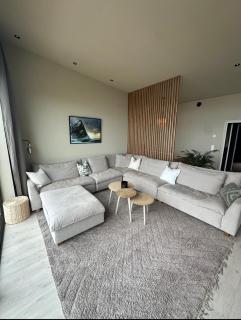 NEW! Exclusive home, 4 bedrooms, unbeatable view - 7