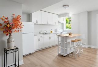 Oakville 2 Bedroom Apartment - South Shell Beach - 1