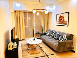 Elegant 3BR Condo with Resort Pools Near BGC Taguig - 7