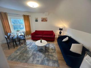 Modern Central 2 Bed Apartment Sleeps 5 - 0