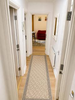 Modern Central 2 Bed Apartment Sleeps 5 - 9