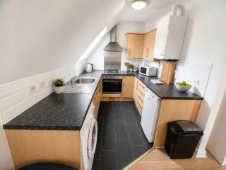Modern Central 2 Bed Apartment Sleeps 5 - 3