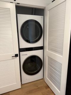 Spacious 2BR Apartment Steps from UIC Rush Stroger Hospital and Restaurant Row - 4