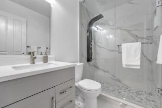 Luxury 2 Beds Guest suite Stunning Lakefront - 9