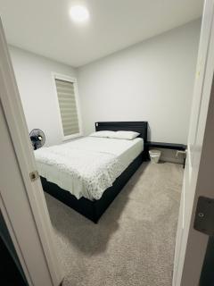 Private room Minutes to Calgary airport YYC, Downtown, Banff - 0