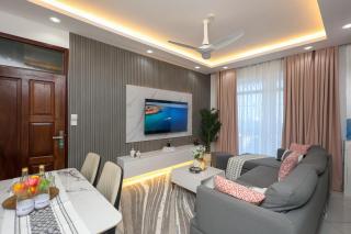 Cosy 2BR Mombasa CBD with Partial Ocean & City Views - 15 mins to Airport - 3
