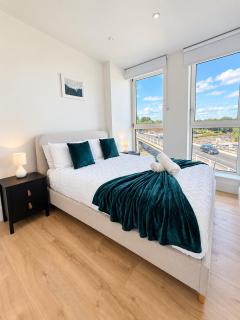 Olive Unit Wimbledon - 2BR Deluxe Apartment with Gym, Cinema, Work Area & Games Room - 5