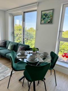 Deluxe 2BR Flat with Cinema, Gym, Parking & Games - 9
