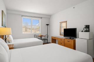 Comfy Rockies Retreat for 4 Canmore DT Near Banff - 3