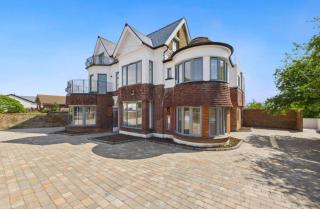 Seaview 2 Bed Retreat Balcony FT3, by Adliv - 9