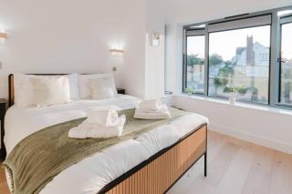 Seaview 2 Bed Retreat Balcony FT3, by Adliv - 7
