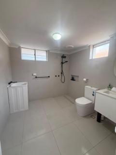Ocean-View Suite Steps from Back Beach and CBD - 1
