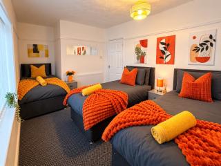 3Bed, Sleeps7, Street Parking, Perfect For Contractors, Tourists, Business, Travel, Groups, Long And Short Stays Available, Great Rates Available At Peachy Stays - 9