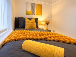 3Bed, Sleeps7, Street Parking, Perfect For Contractors, Tourists, Business, Travel, Groups, Long And Short Stays Available, Great Rates Available At Peachy Stays - 4