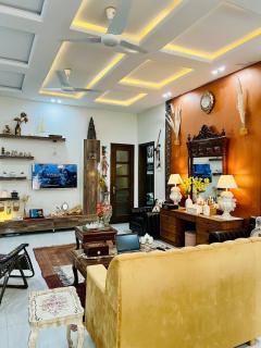 Antique-Style 2-Bedroom Family Apartment-- Danish Signature Stays - 0