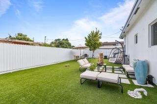 Family Villa 5BR 2 Private Spaces Huge Yard BBQ and Fire Pit - 8