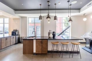 Fast Lane Flat Walk to Track Dining and Parking - 5