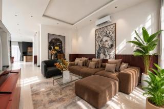 Modern 7BR Villa in Green neighborhood by Ray - 9