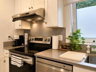 Brand new 2Bedroom mini House near UBC - 2