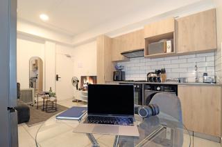Cosy 1 BR Apartment Illovo - Easy access to Sandton City, Rosebank and Melrose Arch, Remote Work Ready with In House Gym , Pool and Coffee Shop - 7
