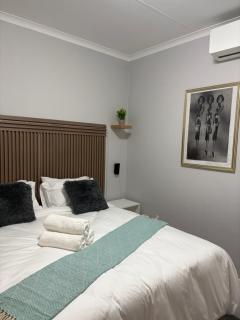 Urban Hideaway - 2