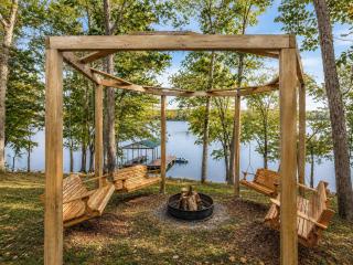 Hickory Haven Cozy Lakefront Escape & Dock - Cadiz - 0