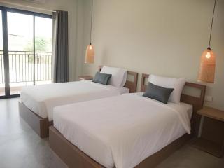Yellow Moon Hotel - 1