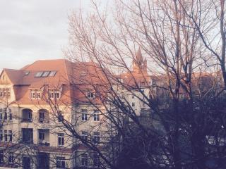 Dachgeschoss-Apartment im Paulusviertel mit Blick auf Kirche - 1
