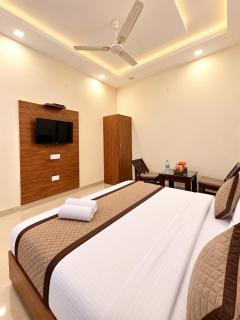 Hotel Woodlark Prime Zirakpur Chandigarh !! Near International Airport ! Best choice for Tourists - 4