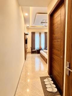 Hotel Woodlark Prime Zirakpur Chandigarh !! Near International Airport ! Best choice for Tourists - 2