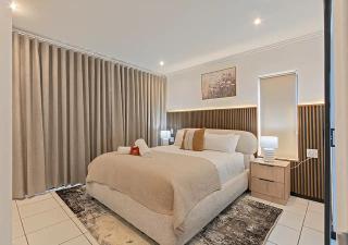 Fourways Luxe Escape, Luxury 2 Bed, 2 Bath, Pool, Gym, Backup Power - 9