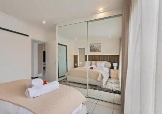 Fourways Luxe Escape, Luxury 2 Bed, 2 Bath, Pool, Gym, Backup Power - 6