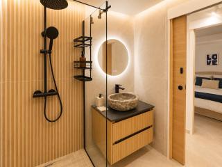 Renovated Cozy Haven - Old Town and Beach - 5