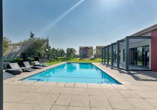 Jorog Haus, Luxury 2BR Near Fourways Mall, Pool , Gym & Balcony - 2