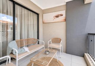 Jorog Haus, Luxury 2BR Near Fourways Mall, Pool , Gym & Balcony - 1