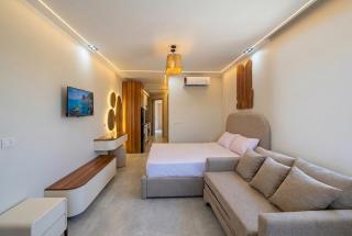 Sea-view studio, sunrise balcony & beach & Pool - 1